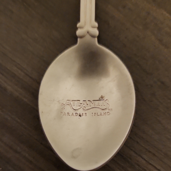 Decorative Silver Spoon with Scenic Handle Of Atlantis Paradise Island - Picture 3 of 3